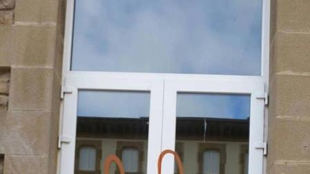 Identificados los autores de las pintadas en el instituto de Sangüesa