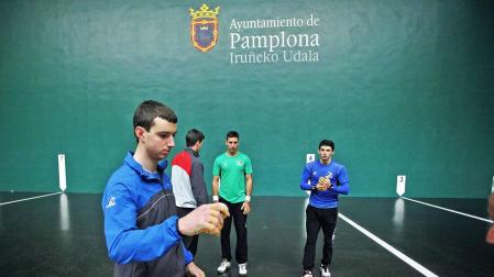 Urrutikoetxea-Galarza y Altuna-Martija, primer partido del Parejas de pelota en el Labrit