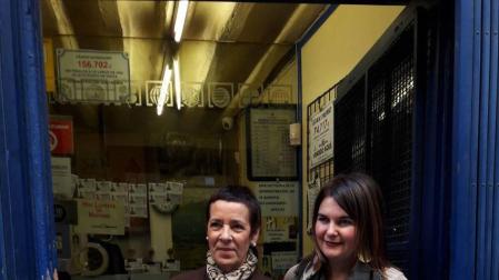 Una administración de lotería encuentra en un bar sus placas históricas robadas en 1997