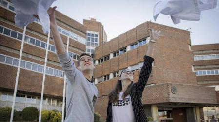 Cien navarros estudian en la universidad gracias a la solidaridad de exalumnos
