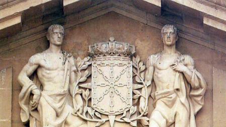 El Gobierno retirará una escultura del Palacio de Navarra por simbología franquista
