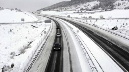 El temporal de nieve en Navarra ha provocado retenciones en varias carreteras de la Comunidad Foral y algunas de ellas han sido cerradas