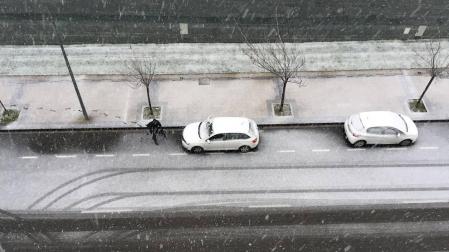La nieve ha llegado con el mes de diciembre a Pamplona.