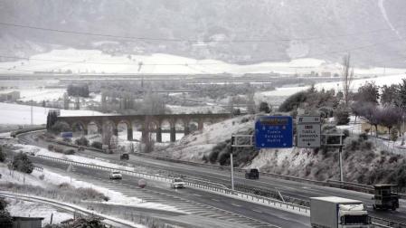 El temporal de nieve en Navarra ha provocado retenciones en varias carreteras de la Comunidad Foral y algunas de ellas han sido cerradas