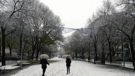La nieve ha llegado con el mes de diciembre a Pamplona.