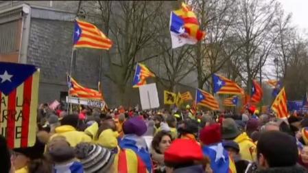Miles de independentistas catalanes llenan Bruselas