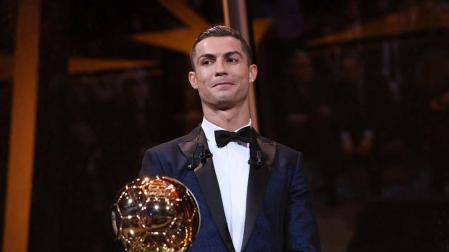 Cristiano Ronaldo recibe su quinto Balón de Oro e iguala a Lionel Messi