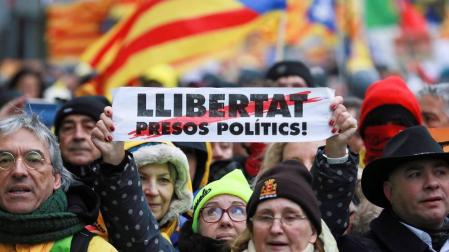 La Policía de Bruselas ha calculado que alrededor de 45.000 personas participan en la manifestación independentista convocada por ANC y Òmnium Cultural, que ha arrancado en el parque del Cincuentenario con Puigdemont en cabeza.