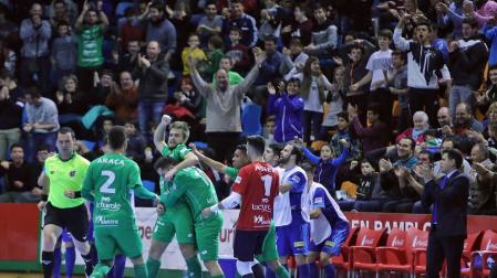 La recompensa del valiente: Osasuna Magna gana con Víctor como portero-jugador