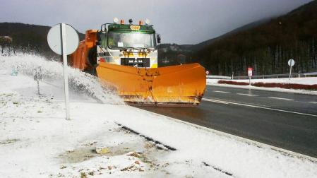 Movilizados 29 quitanieves por la previsión de nevadas y el descenso de la cota de nieve
