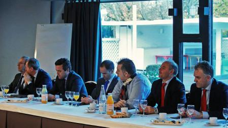 Un grupo de asistentes al acto, durante el desayuno de trabajo de Banco Popular y Diario de Navarra.