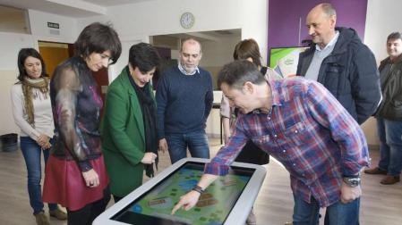 El colegio San Miguel de Noáin estrena un aula interactiva para la inclusión escolar
