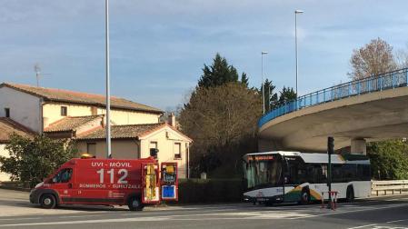 Una ambulancia medicalizada de los Bomberos de Navarra atendió el suceso.