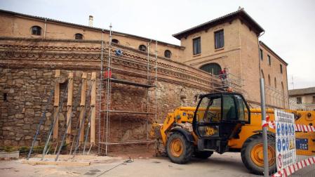 La reforma de la muralla del castillo de Cortes finalizará en primavera