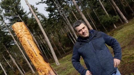 Mikel Lasarte, conciencia medioambiental a golpe de motosierra