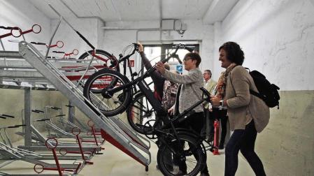 Los vecinos de La Milagrosa tendrán un aparcamiento de bicicletas cubierto y vigilado