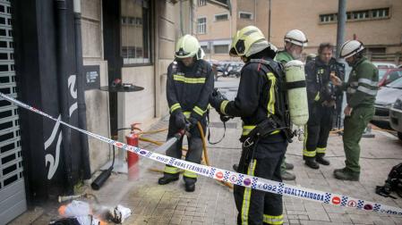 Desalojados 15 vecinos por un incendio en un bar de Pamplona