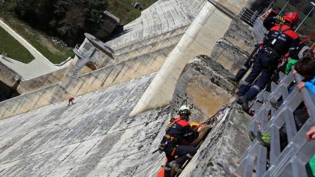 Bomberos de Navarra tendrá grupo de rescate en 2018 y nueva ambulancia ASVA