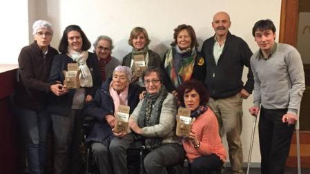 La ilusión de apadrinar a un niño en la caja de cartón