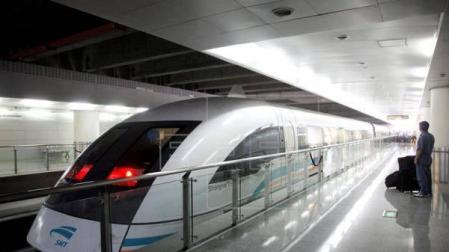 Pekín abre su primer metro sin conductor y otro de levitación magnética