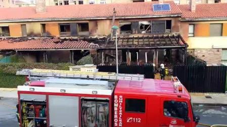 Sofocado el incendio que ha afectado a varios chalés en Tafalla