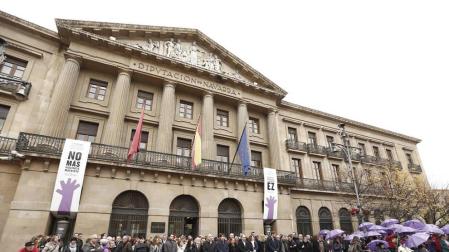 Instituciones y ciudadanos salen a la calle contra la violencia machista