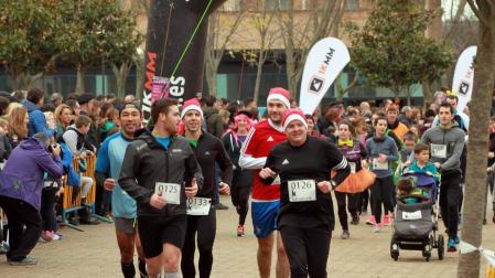 David Zurbano y Natalia Mendiluce se impusieron en una carrera que destacó por la variedad de los disfraces.