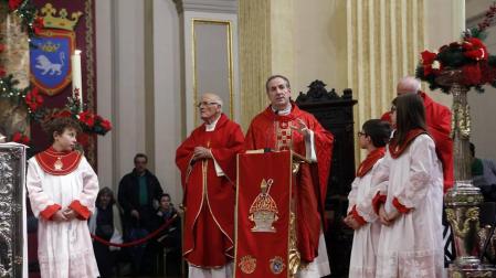La Cofradía de San Saturnino fue la encargada de amenizar una liturgia que terminó con la tradicional jota.