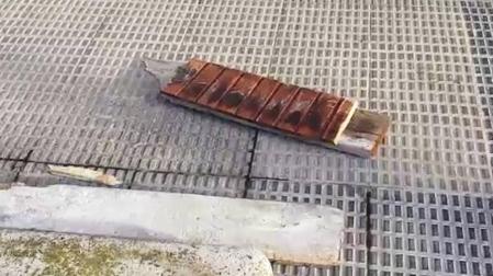 Susto en Iturrama por el desprendimiento de maderas de un techo