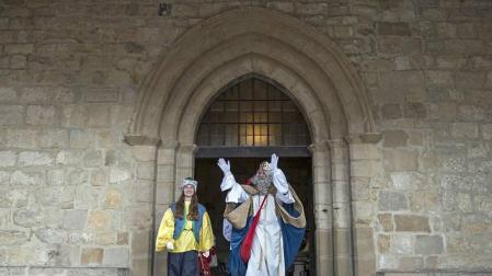 El repique de campanas dio la bienvenida a los Reyes Magos en los valles de Allín-Metauten