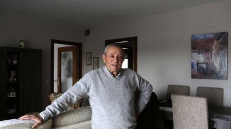 Paulino Rived Murillo, en el salón de su casa.
