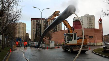 Las toallitas atascan la red y retrasan una obra en Barañáin