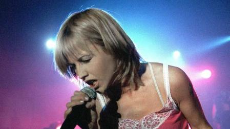 Multa a la cantante de Cranberries por agredir a un policía