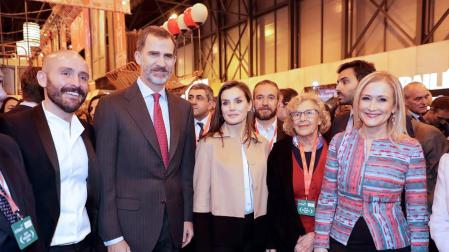 Los Reyes muestran su apoyo en Fitur al sector turístico español