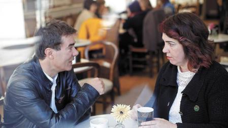 Las normas de Podemos no permiten que los parlamentarios cambien los portavoces, pero el Parlamento sí