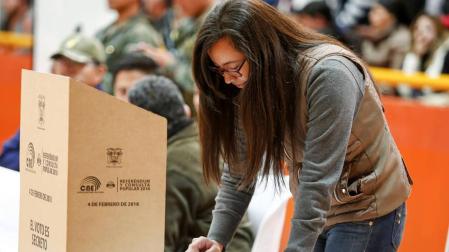 5.000 ecuatorianos podrán votar en una consulta de su país