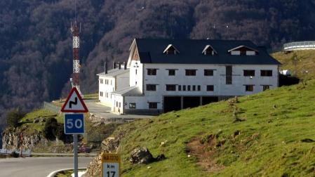 El Ejército se informa sobre el derribo del refugio de Belagua