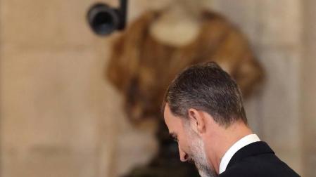 El Rey Felipe VI ha entregado este martes el Collar de la Insigne Orden del Toisón de Oro a la heredera de la Corona, la Princesa de Asturias, subrayando ante ella las "exigencias" y responsabilidades que implica su condición.