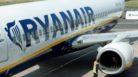 Ryanair cobrará seis euros por las reservas en España