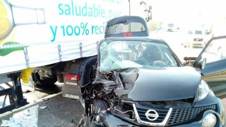 Dos mujeres, heridas en San Adrián al chocar un coche y un camión