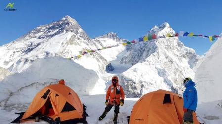 Txikon equipa hasta los 7.800 metros, cerca del campo 4 del Everest