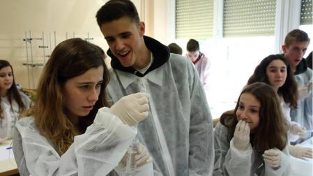 Estudiantes de Noáin, cazadores de antibióticos