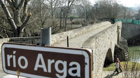 Un informe revela que las motas y escolleras del río Arga no funcionan