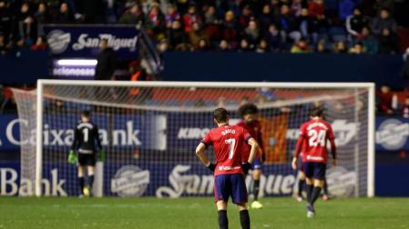 Osasuna se acostumbrar a remar contracorriente en El Sadar