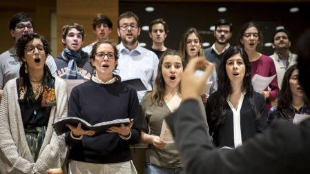 El coro de la Universidad de Navarra hace de la voz música