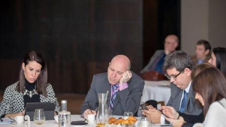 Nedgia Navarra y Diario de Navarra analizaron este martes en el Foro Energía y Calidad del Aire en Navarra, celebrado en el Hotel Muga de Beloso de Pamplona, las posibilidades y beneficios del gas natural como transición hacia las energías renovables.