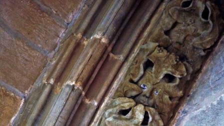 La Catedral de Pamplona tiene hombres verdes