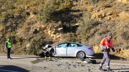 Dos conductores han resultado heridos en una colisión frontal en el kilómetro 1 de la NA-127 entre Liédena y Sangüesa, en el término de Liédena.