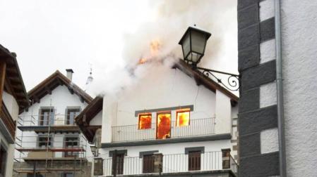 Un incendio afecta a una vivienda en Ochagavía