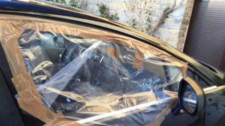 Rompen las lunas de 47 coches en Artica y Ansoáin para robar en su interior